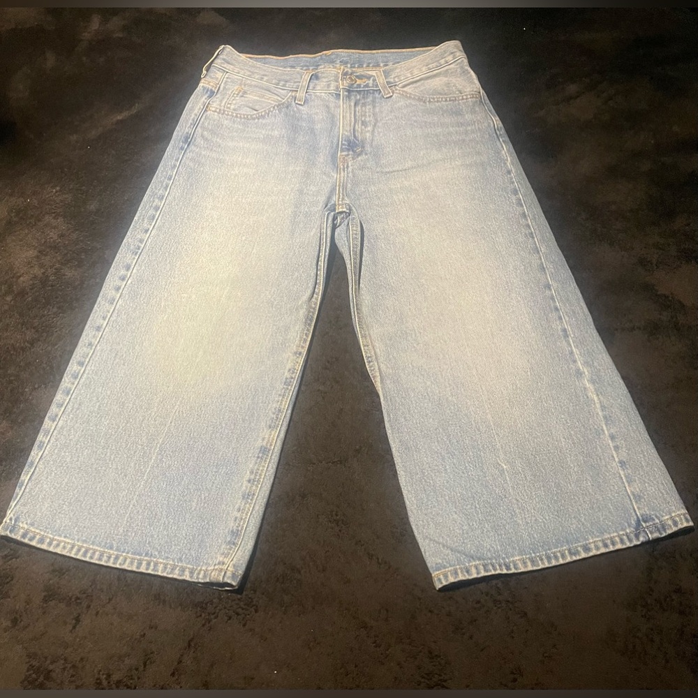 Levi’s denim Culottes, Gauchos, wide leg cropped jeans. Size 30